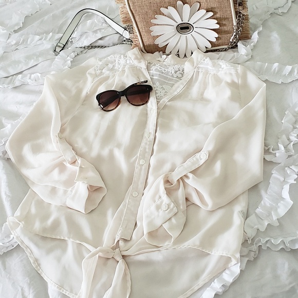 Beautiful cream blouse with lace - Picture 1 of 7